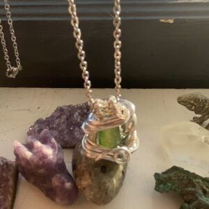 Silver and Green Stone Pendant Necklace